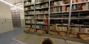 In den Stasi-Unterlagen-Archiven stapeln sich neben den Akten auch Säcke mit Knäueln von Tonbändern. Foto: M. Schönherr