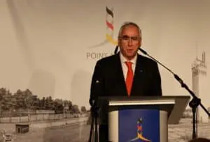 Wortgewandt und wortgewaltig: Dr. Theo Waigel hielt die Festrede zum "Tag der Deutschen Einheit" in der Gedenkstätte Point Alpha.