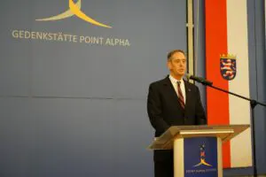 Dankte den Bundesländern Thüringen und Hessen für die Bildungsarbeit, die von der Point Alpha Stiftung geleistet wird: US-Generalkonsul Norman Thatcher Scharpf.