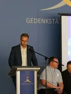 Zur Eröffnung des Schülerprojekttages begürßte Benedikt Stock die jugendlichen Teilnehmer.