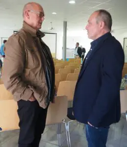 Fachsimpelei am Rande: Point-Alpha-Initiator Berthold Dücker (l.) und Dr. Roman Smolorz, ehemaliger Wissenschaftlicher Leiter der Point Alpha Stiftung.