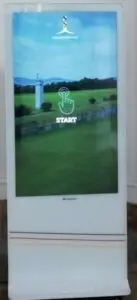Infos über die Gedenkstätte erhalten die Besucher auch an der Point-Alpha-Medienstele.