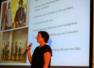 Aline Gros, wissenschaftliche Mitarbeiterin der Point Alpha Stiftung führte die Besucher kompetent ins Thema ein.