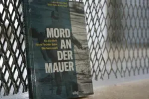 Das Buch „Mord an der Mauer“ – die Chronologie eines Fluchtversuchs mit tödlich Ausgang und Erinnerung an alle Opfer entlang des Sperrzaunes.