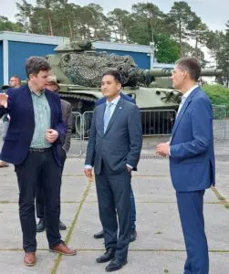 Im US Camp erhielt der Diplomat einen Überblick über die Situation im Kalten Krieg.