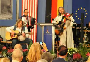 Für Musik sorgten auch „Divine Concern“ mit Dr. Meins Coetsier, Tilo Zschorn und Addi Haas.