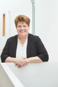 Die Moderatorin Jutta Hamberger.