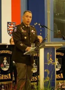 Major General Stephen J. Maranian (Kommandierender General des 56. Artilleriekommandos der U.S. Army Europe and Africa).