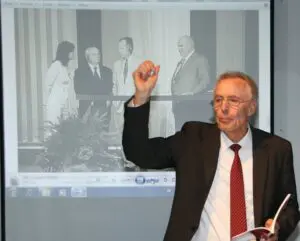 Günter Sagan, hier bei der Vorstellung seines Buchs „Rasdorf und der 17. Juni“, blickt im Haus auf der Grenze noch einmal auf die Ereignisse von vor 70 Jahren. Foto: PA-Archiv