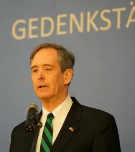 Auch für US-Generalkonsul Norman T. Scharpf steht die Welt an einem kritischen Moment der Geschichte, einer „Zeitenwende“.