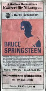 Eine original Eintrittskarte aus 1988. Die DDR-Spitze wollte die Veranstaltung ideologisch vereinnahmen, in dem sie die FDJ als Veranstalter anführte und fünf Pfennig Zusatzbeitrag für Nikaragua einforderte.