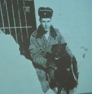 Schultke als junger Grenzer währender seiner Grundausbildung am Eisernen Vorhang im Harz.