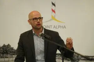 Tillmann Bauer vom Politischen Bildungsforum Thüringen der Konard Adenauer Stiftung übernahm die Einführung des Referenten.