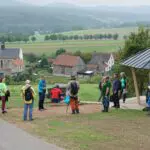 Der neu geschaffene Pavillon am Sonnenplateau bei Wiesenfeld lädt zum Innehalten ein.