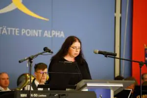 Point-Alpha-Mitarbeiterin Katrin Werth bei der Lesung.