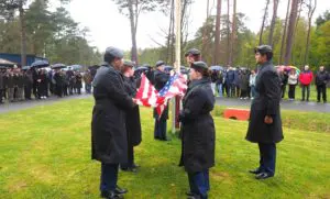 Flaggen-Zeremonie am Appellplatz im US Camp mit den Kadetten der High School JROTC aus Wiesbaden.