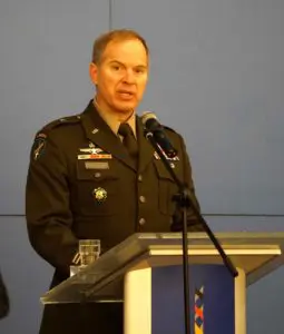 Brigadegeneral Eero Keravuori von der US Army Europe and Africa.