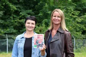 Aelrun Goette (r.) und Aline Gros. Foto: Johannes Schneider