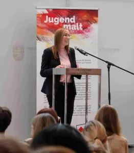 Astrid Wallmann: "Die Ausstellung passt ausgezeicht zum fantastischen Gedenkort Point Alpha."