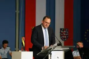 Dr. Thomas Maier, Ministerialdirigent in der Staatskanzlei übermittelte die Grüße des Freistaates Thüringen.