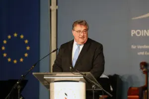 Regierungspräsident Mark Weinmeister repräsentierte das Land Hessen.