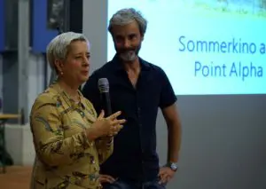 Zu Gast auf Point Alpha: der Regisseur Martin Groß und die Zeitzeugin Silke Klug. Fotos: Johannes Schneider