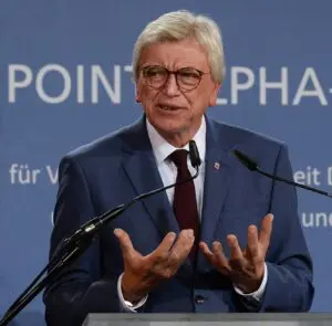 Festredner am 2. Oktober ist Volker Bouffier, Ministerpräsident a.D. von Hessen.