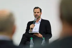 Jan Hollitzer, Chefredakteur der Thüringer Allgemeinen Zeitung, moderierte.