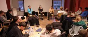 Im Anschluss an den Film "Nahschuss" hatten die Schülerinnen und Schüler der Richard-Müller-Schule Gelegenheit, die Regisseurin Franziska Stünkel eingehend zu befragen.