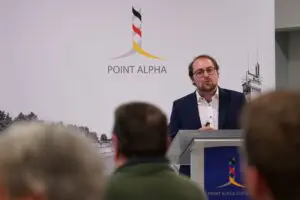 Joachim Brenner hat untersucht, wie man während des Kalten Krieges versucht hat, Atomenergie an Kinder und Jugendliche zu vermitteln. Fotos: Johannes Schneider