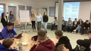 Intensive Gruppenarbeit im Haus auf der Grenze.