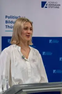 Michelle Rödel repräsentierte die Konrad-Adenauer-Stiftung Thüringen, den Mitveranstalter des Vortragsabends auf Point Alpha.