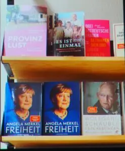 Prominent platziert zwischen Bestsellerromanen und den Biografien von Angela Merkel und Wolfgang Schäuble liegt die Ausgabe „Provinzlust“ in der Buchabteilung des bekannten Berliner Kaufhauses KaDeWe.