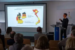 Beide deutsche Staaten unterstützten den jeweils anderen Teil Vietnams während des Kalten Krieges auf ganz unterschiedliche Weise. In Vietnam genießt Deutschland deshalb heute ein hohes Ansehen.
