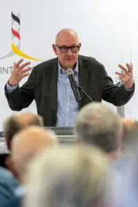 Dr. Sälter analysierte auf Point Alpha die Entstehung, Aufgaben und politische Bedeutung der Grenzpolizei. Fotos: Johannes Schneider