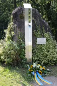 Der Gedenkstein im US Camp.