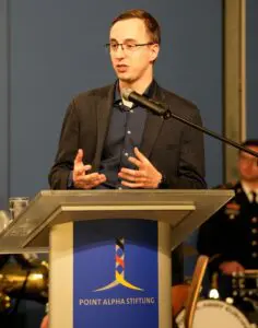 Moderator und Übersetzer: Philipp Metzler, Vorstand der Point Alpha Stiftung.