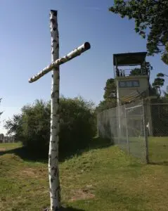 Im Film „erzählt“ auch das Birkenkreuz neben dem US Camp von Point Alpha über ein dramatisches Fluchtschicksal.