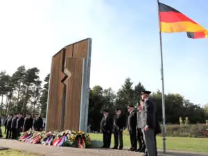 Kranzniederlegung und Erinnerung am 2. Oktober an ein bedeutendes Ereignis der deutschen Geschichte.