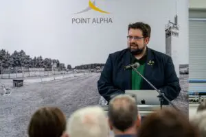 Jan Ludwig Antoni, wissenschaftlicher Mitarbeiter der Point Alpha Stiftung, führte kompakt ins Thema ein.