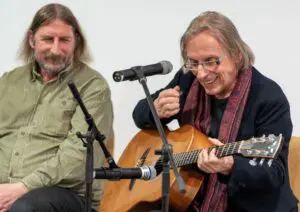 Mit „View From A Window" hat der Gitarrensolist Eberhard Klunker (rechts) erst kürzlich sein viertes Soloalbum auf den Markt gebracht. Auf Point Alpha wurde er von Hartmut Rüffert zu seiner Karriere befragt.