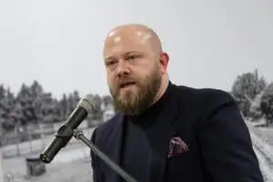 Johannes Steger, Autor und Leiter des Bereichs Digital Crisis Management bei der Strategieberatung FGS Global, spielte verschiedene Krisenszenarien und die Reaktion der Bundesrepublik Deutschland durch.