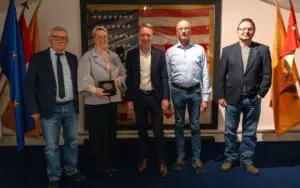 Einstimmig für zwei weitere Jahre im Amt bestätigt wurde der Vorstand des Fördervereins Point Alpha mit (von rechts): Stefan Sachs, Heiko Rothmann, Raymond Walk, Diana Henning und Berthold Jost. Es fehlt Guido Wächtersbach.
