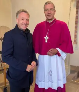 Überraschende Begegnung: Der Fuldaer Bischof Gerber und Raymond Walk.