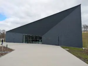 Futuristisch: Die neue Museumshalle in Mödlareuth.