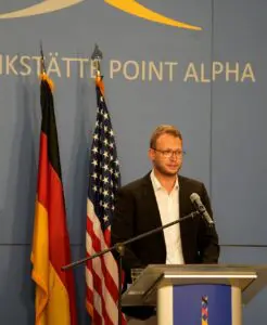 Benedikt Stock, Geschäftsführender Vorstand der Point Alpha Stiftung, erinnerte an das großartige Engagement der US-Army am „Observation Post Alpha“.