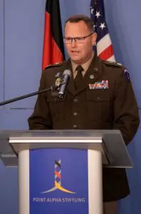 Lieutenant Colonel John M. Thruelsen von der US Army Europe and Africa.