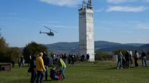 Am Tag der Deutschen Einheit haben die Festbesucher wieder Gelegenheit, bei einem Rundflug mit dem Hubschrauber das frühere Grenzgebiet aus der Vogelperspektive zu betrachten.