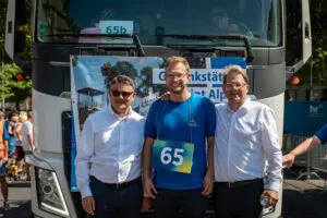 Hessens Ministerpräsident Boris Rhein (links) und Fuldas OB Dr. Heiko Wingenfeld (r.) bedankten sich bei Benedikt Stock für das Engagement der Point Alpha Stiftung.