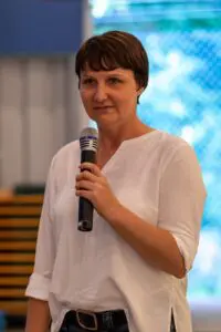 Aline Gros führt durch den Filmabend.